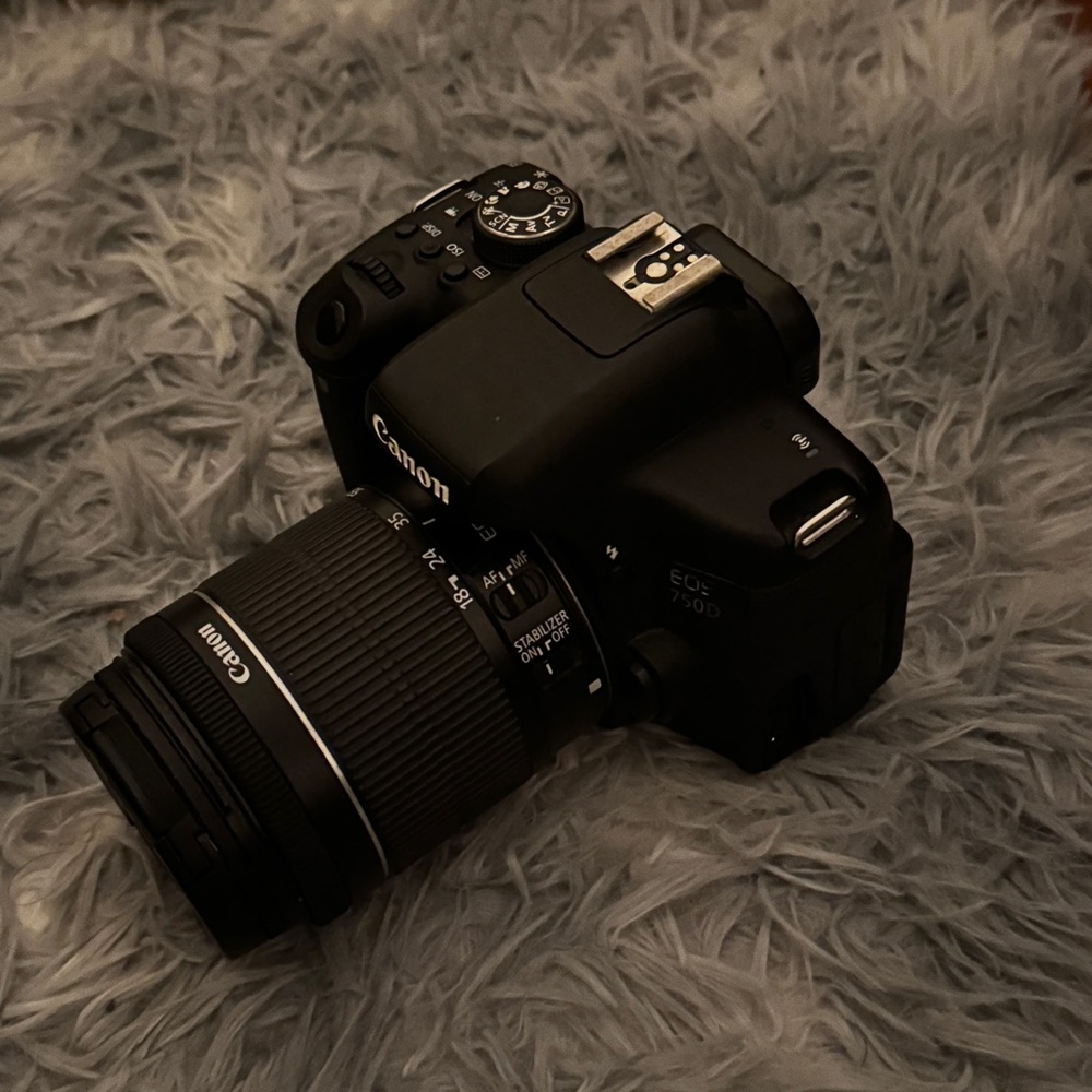 Canon Black Digital Camera with Zoom Lens